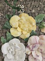 Bondegon de flores con rosein vetro smalto a mosaico