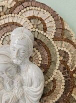 Sacra famiglia con fondo bronzoin specchio a mosaico