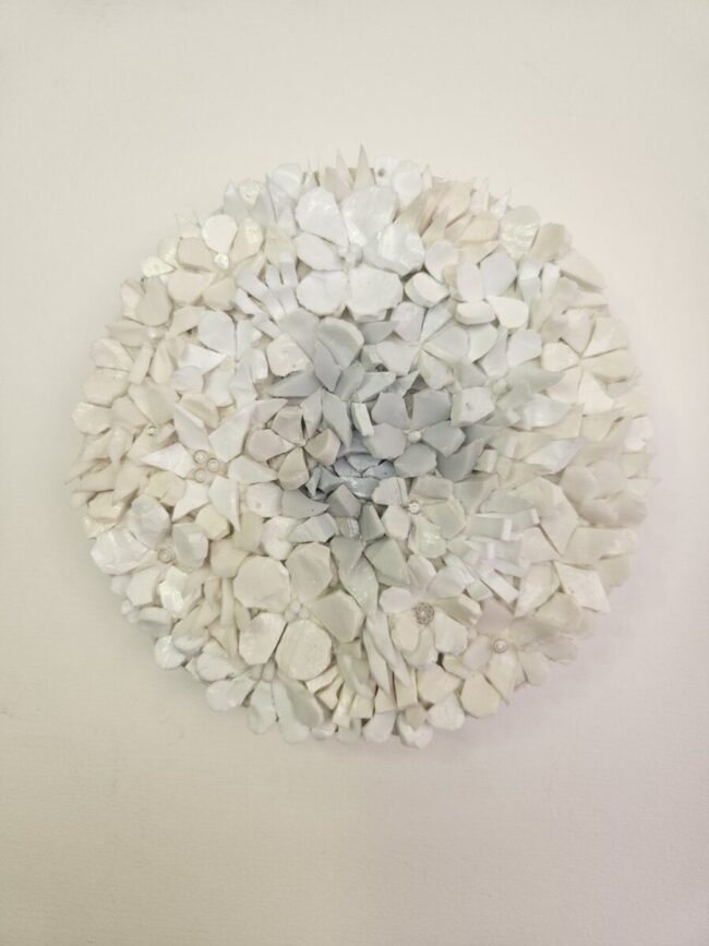 Color.ama in mosaico bianco