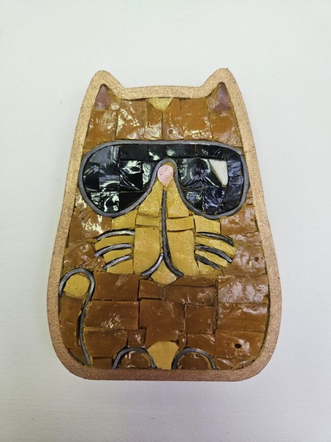Gatto con occhiali da soli in mosaico