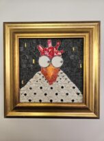 Gallina in marmo bianco con fondo nero