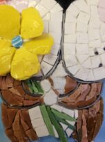 Cane con fiori mosaico