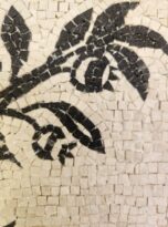 Uccellino su ramo di melograno in mosaico copia di romano