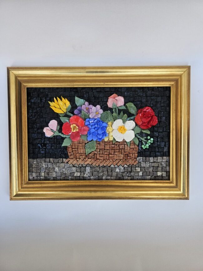 natura morta con cesto e fiori multicolor