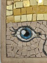 coroncine in mosaico con oro e ritratto