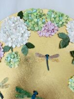 Libellule in mosaico con ortensie