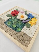 ortesie in mosaico sporgente con vaso tondo