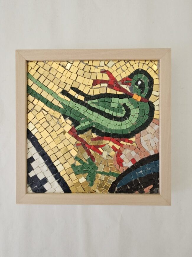 Pappagallo verde in mosaico con fondo oro San Vitale Ravenna