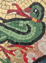 Pappagallo verde in mosaico con fondo oro San Vitale Ravenna