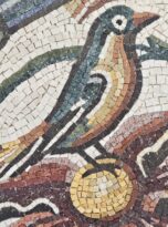 mosaico pavimentale policromo uccellino