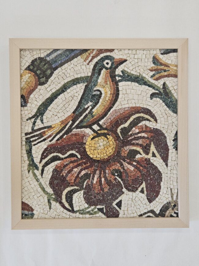 mosaico pavimentale policromo uccellino
